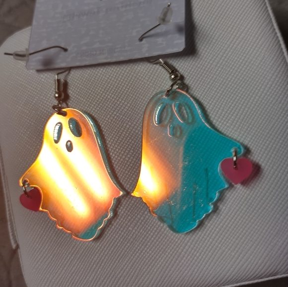 HALLOWEEN Luminous Acrylic Ghost Dangle Earrings w/ Pink Heart - Picture 9 of 11
